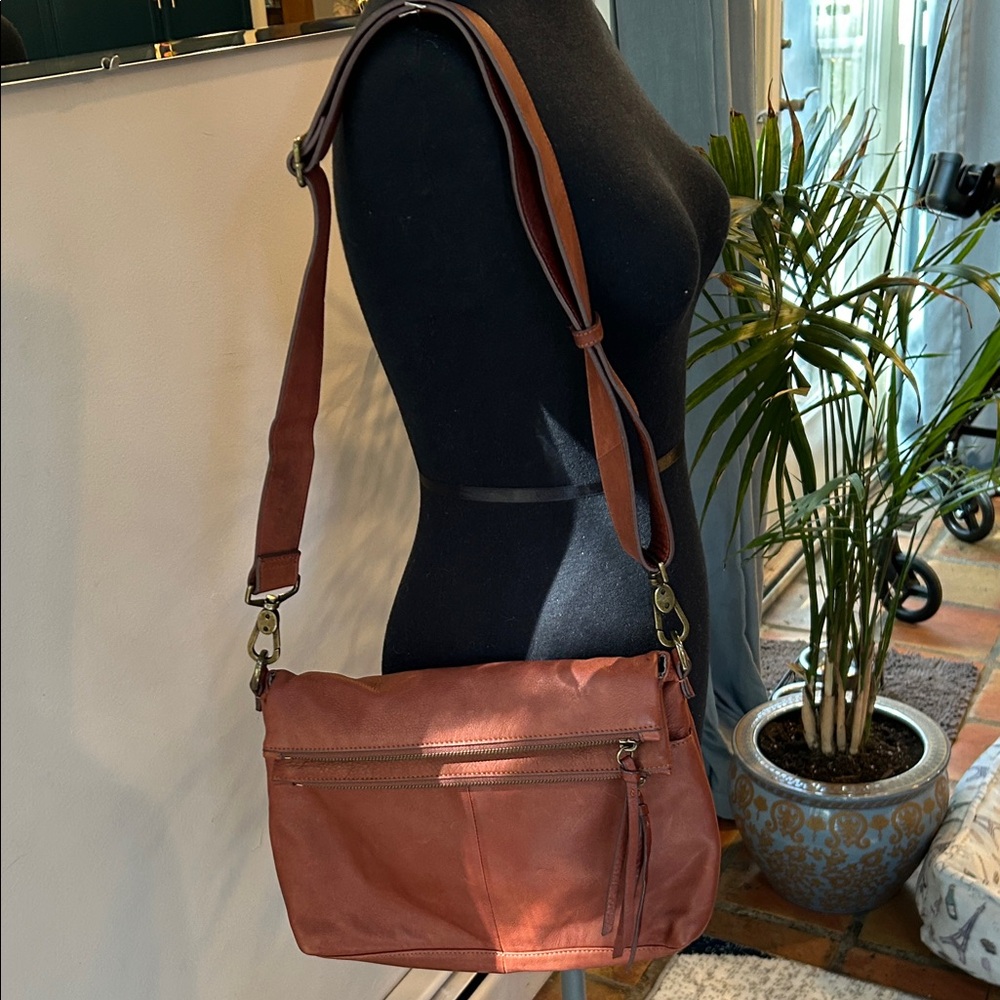 Margot Brown 🤎 Leather Double Entry  Shoulder Bag